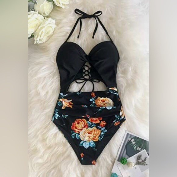 CUPSHE Women's One Piece Swimsuit Twist Cutout Front Crisscross Lace Up Back - Picture 1 of 4